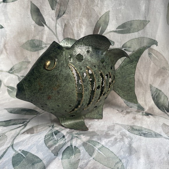 The Unbranded Brand Other - Metal Fish Shaped Sculpture Tea Light Candle Holder Décor Green w/Gold Accents